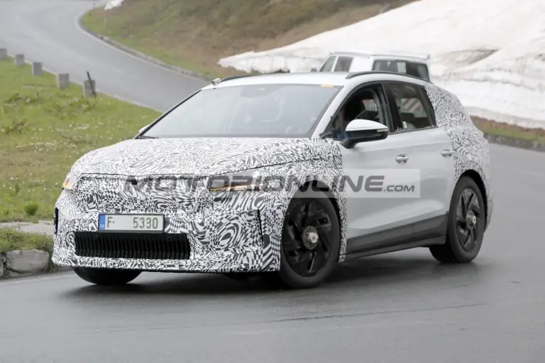 Skoda Enyaq facelift - Foto spia 27-5-2024 - 8