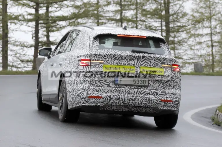Skoda Enyaq facelift - Foto spia 27-5-2024 - 9