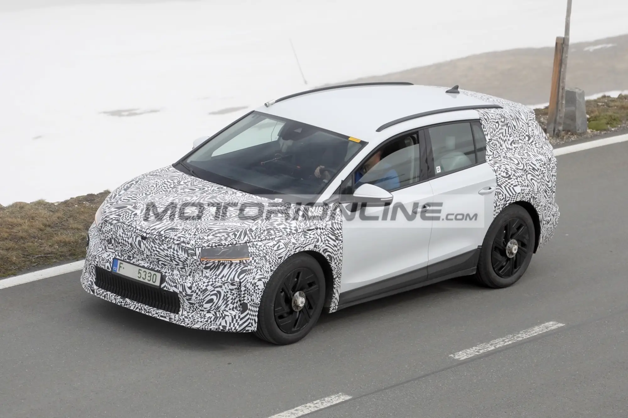 Skoda Enyaq facelift - Foto spia 27-5-2024 - 11