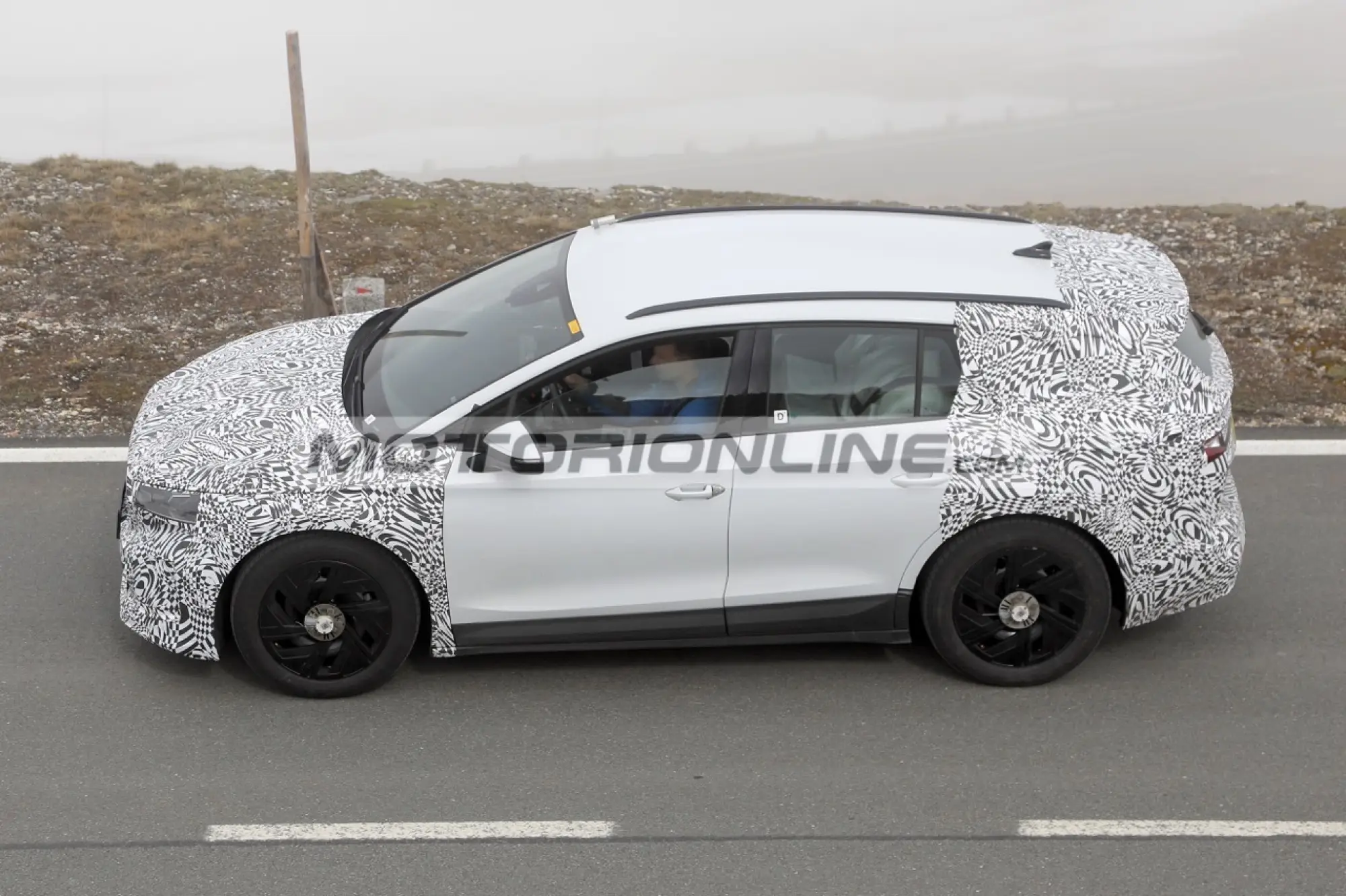 Skoda Enyaq facelift - Foto spia 27-5-2024 - 14
