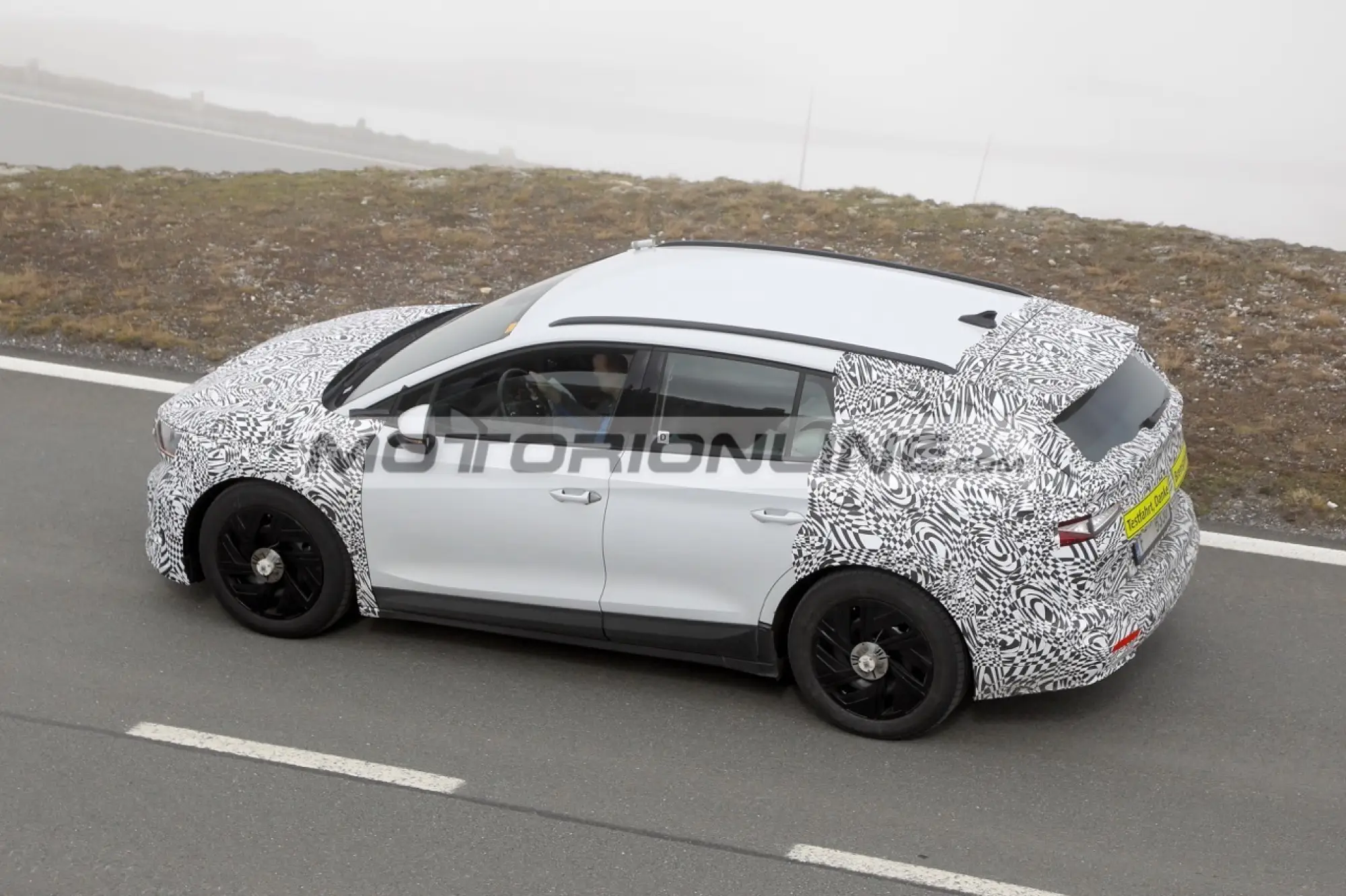 Skoda Enyaq facelift - Foto spia 27-5-2024 - 17
