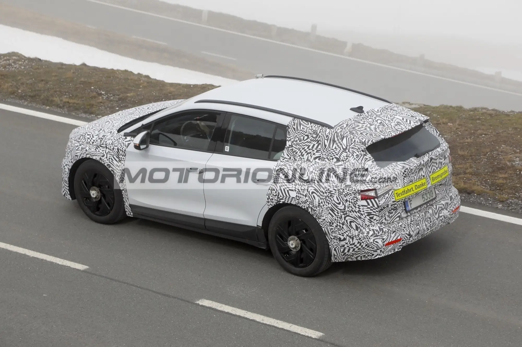 Skoda Enyaq facelift - Foto spia 27-5-2024 - 18