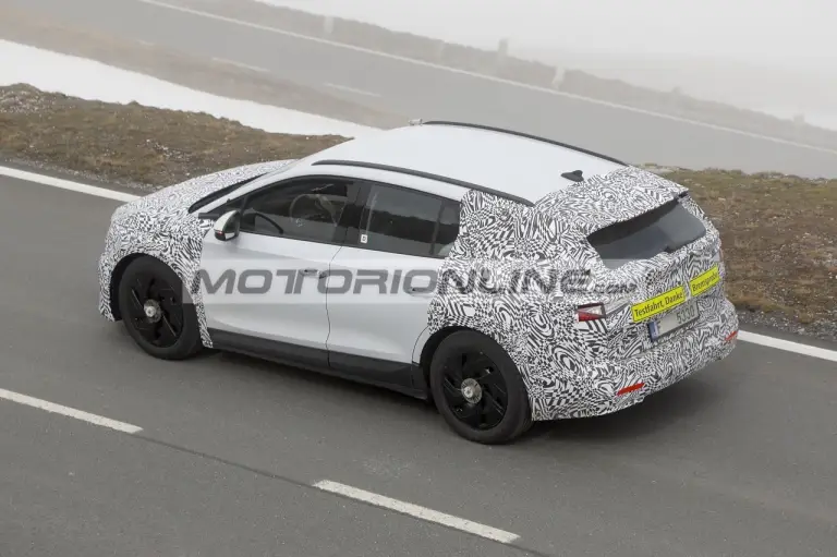 Skoda Enyaq facelift - Foto spia 27-5-2024 - 18