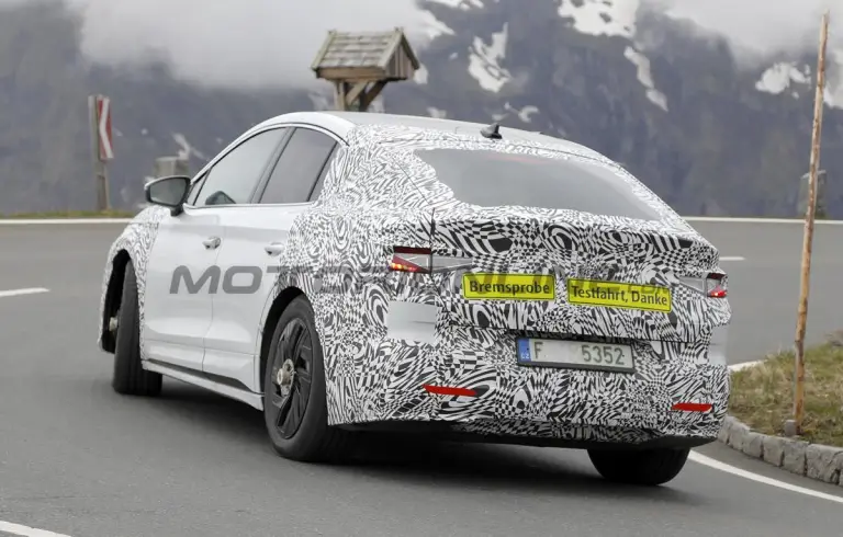 Skoda Enyaq Coupe 2025 - Foto spia 27-05-2024 - 10