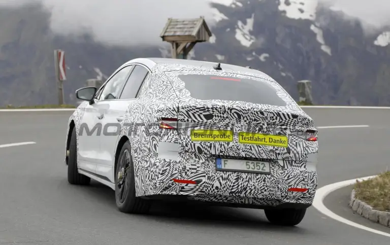 Skoda Enyaq Coupe 2025 - Foto spia 27-05-2024 - 12