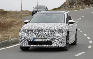 Skoda Enyaq Coupe 2025 - Foto spia 27-05-2024 - 2