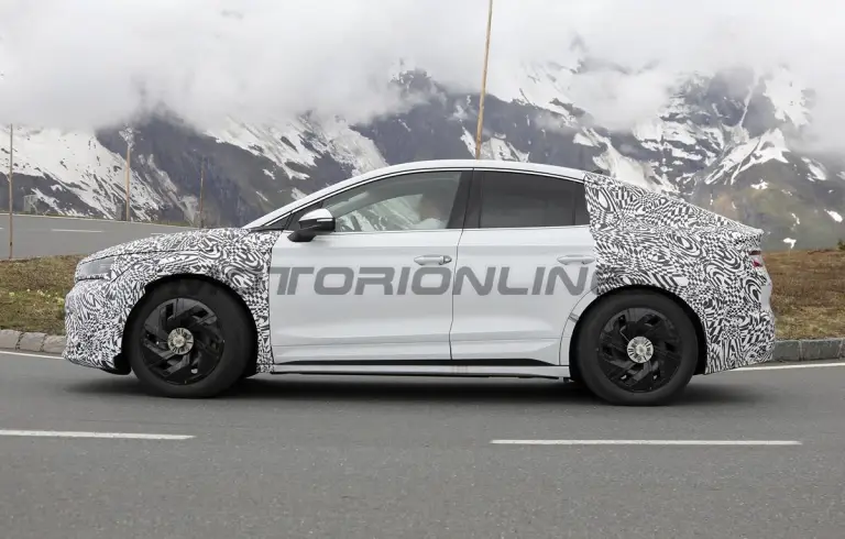 Skoda Enyaq Coupe 2025 - Foto spia 27-05-2024 - 6
