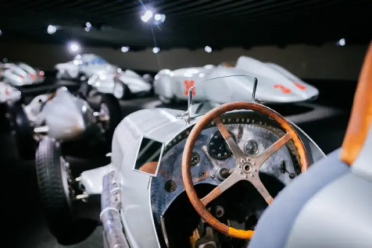 90 anni di Mercedes-Benz W 25 - 1