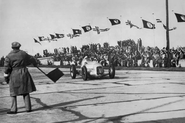 90 anni di Mercedes-Benz W 25 - 4