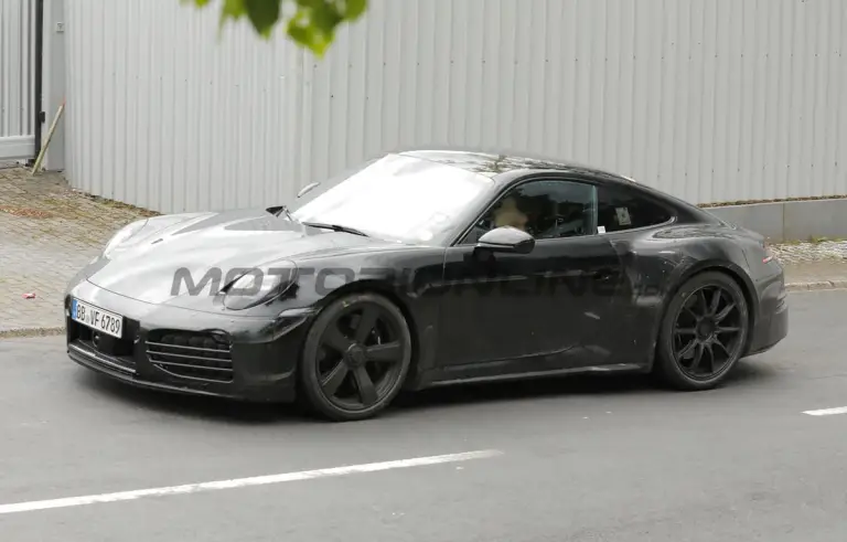 Porsche 911 Turbo Touring - Foto spia 29-05-2024 - 9