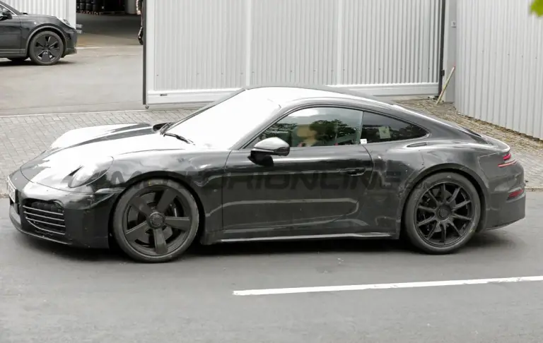 Porsche 911 Turbo Touring - Foto spia 29-05-2024 - 4