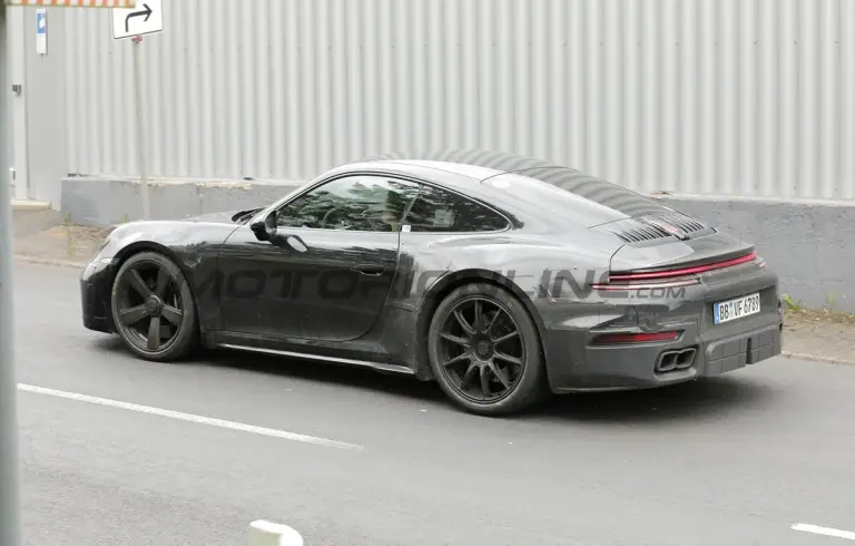 Porsche 911 Turbo Touring - Foto spia 29-05-2024 - 6