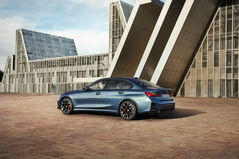 BMW Serie 3 2024 - 36