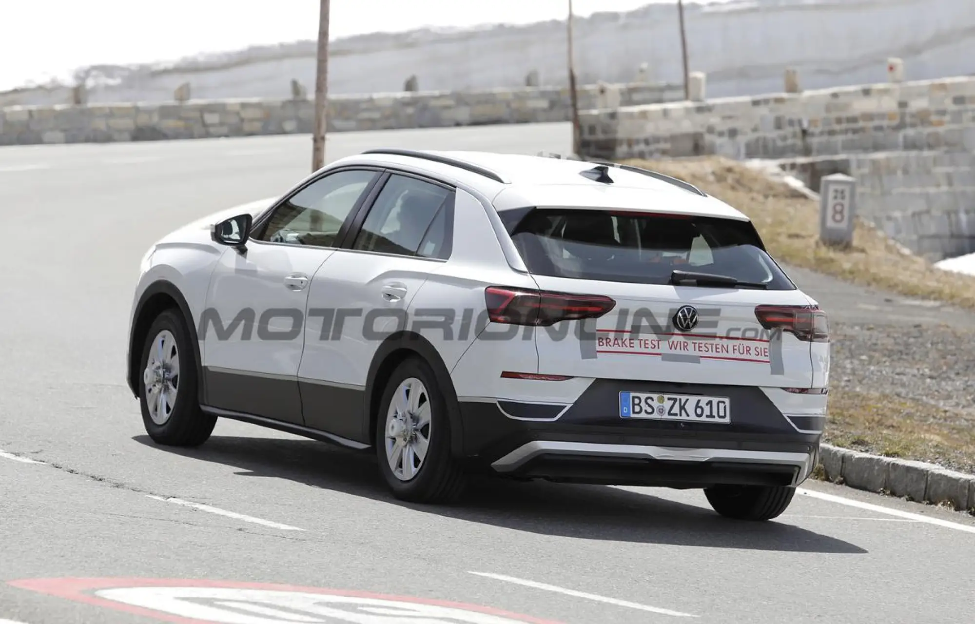 Volkswagen T-Roc 2025 - Foto spia 30-05-2024 - 11