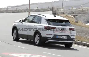 Volkswagen T-Roc 2025 - Foto spia 30-05-2024 - 11