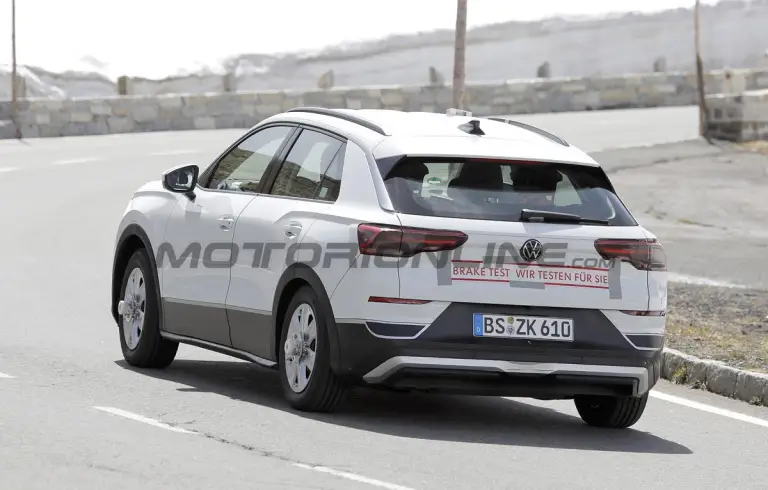 Volkswagen T-Roc 2025 - Foto spia 30-05-2024 - 15