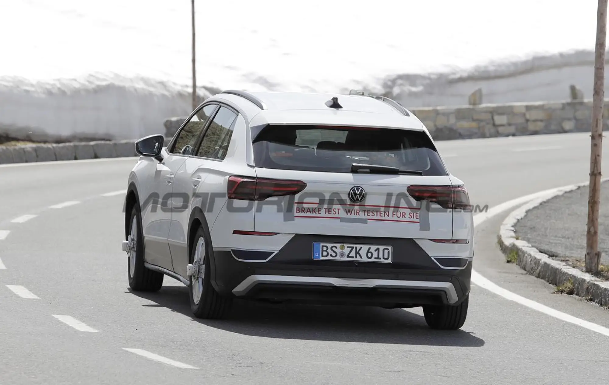 Volkswagen T-Roc 2025 - Foto spia 30-05-2024 - 19