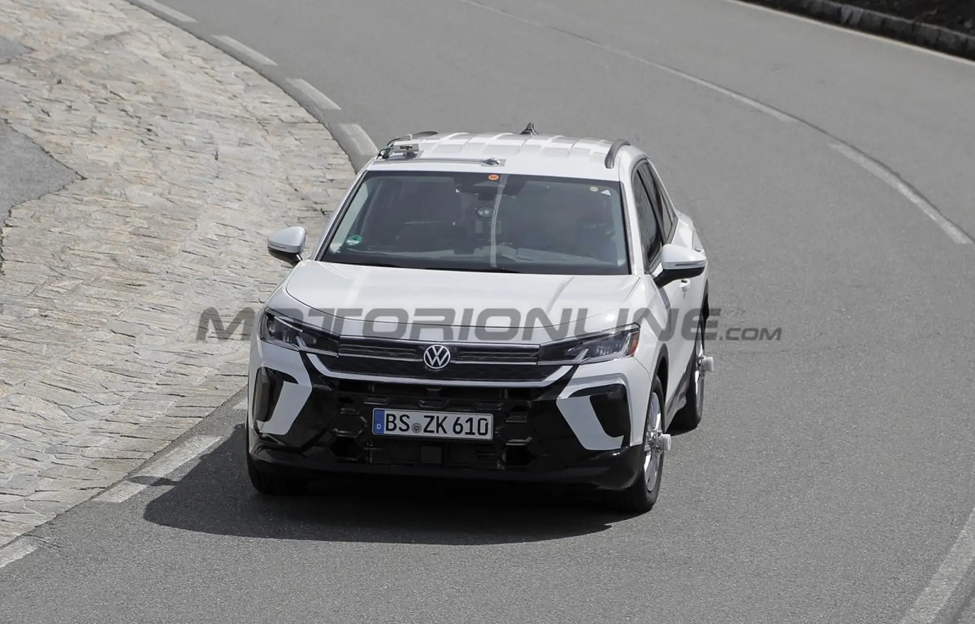 Volkswagen T-Roc 2025 - Foto spia 30-05-2024 - 13