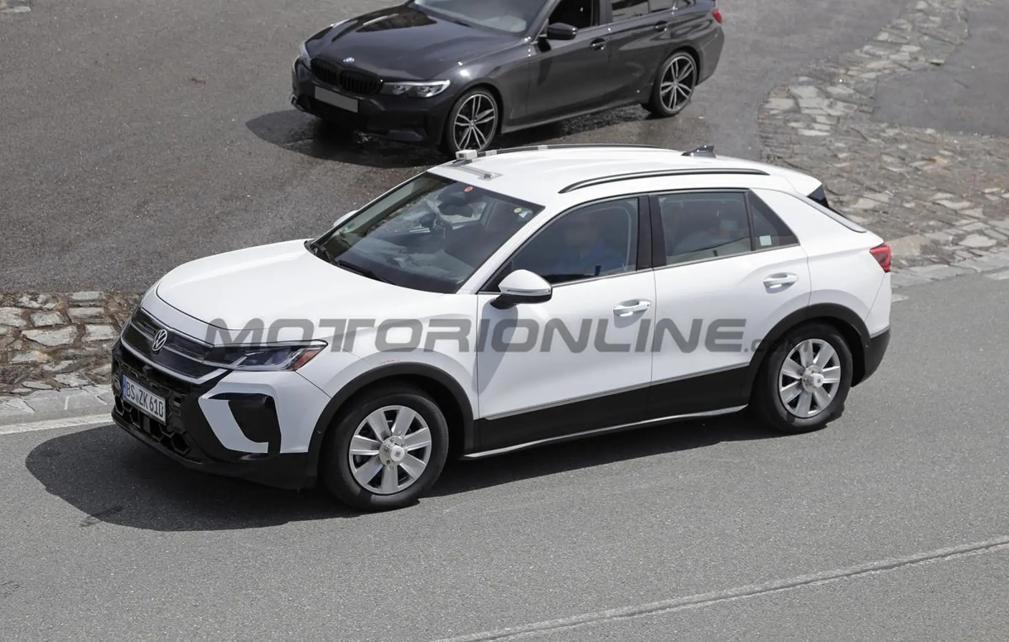 Volkswagen T-Roc 2025 - Foto spia 30-05-2024 - 17