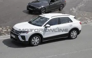 Volkswagen T-Roc 2025 - Foto spia 30-05-2024 - 17