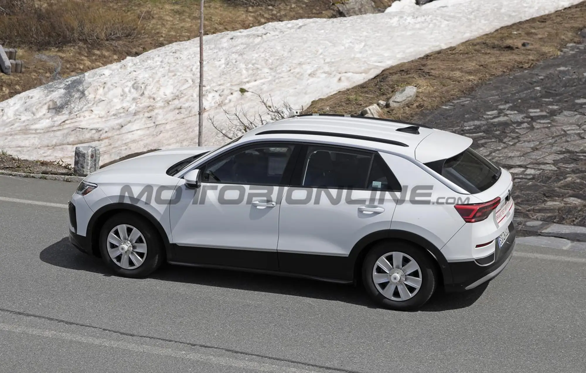 Volkswagen T-Roc 2025 - Foto spia 30-05-2024 - 20