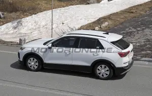 Volkswagen T-Roc 2025 - Foto spia 30-05-2024 - 20
