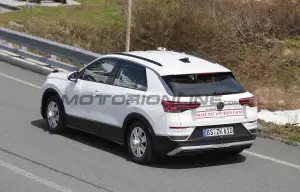 Volkswagen T-Roc 2025 - Foto spia 30-05-2024 - 22