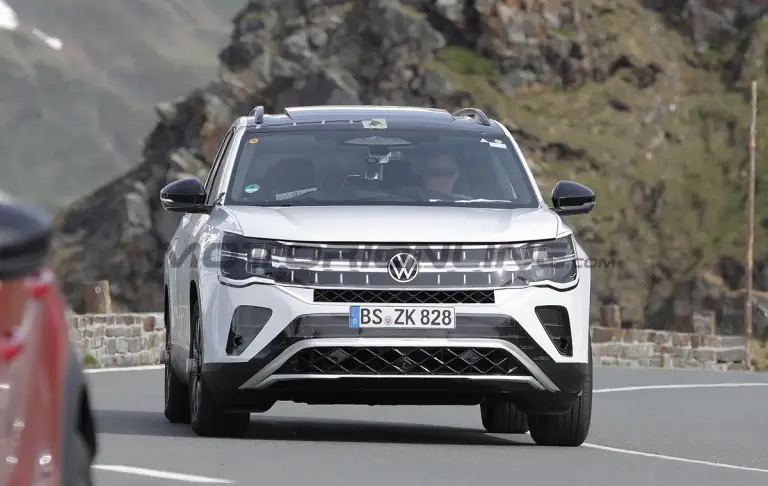 Volkswagen Atlas 2025 - Foto spia 30-05-2024 - 1