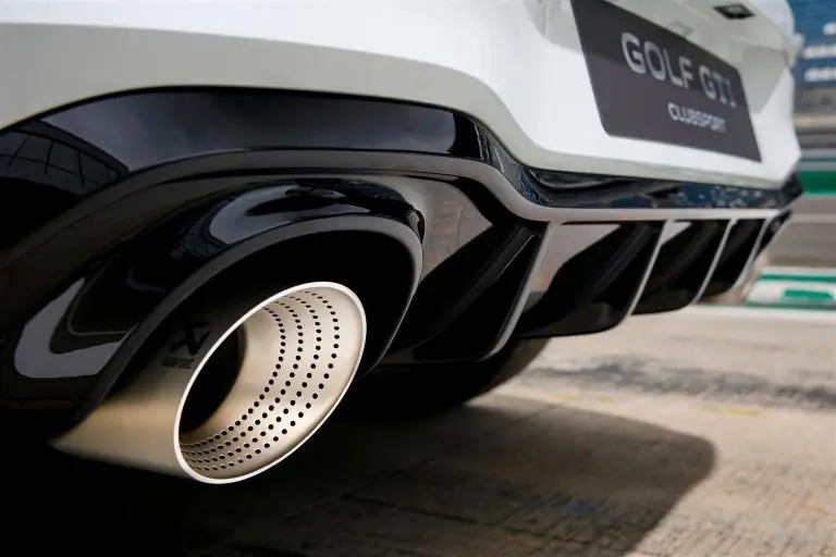 Volkswagen Golf GTI e GTI Clubsport - 18