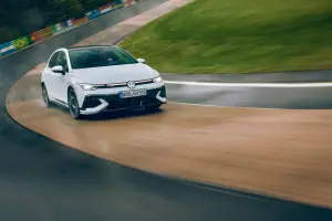 Volkswagen Golf GTI e GTI Clubsport - 8