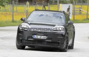 Porsche Cayenne EV - Foto spia 06-06-2024