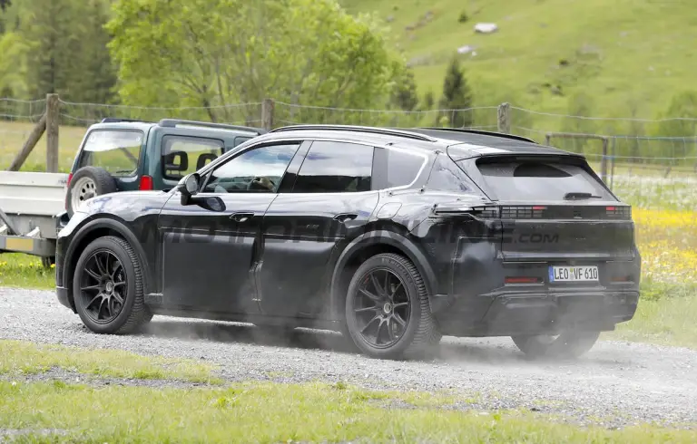 Porsche Cayenne EV - Foto spia 06-06-2024 - 8