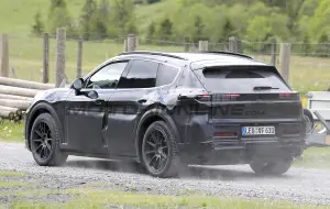 Porsche Cayenne EV - Foto spia 06-06-2024