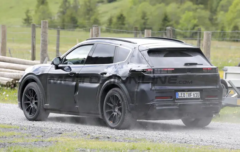 Porsche Cayenne EV - Foto spia 06-06-2024 - 9