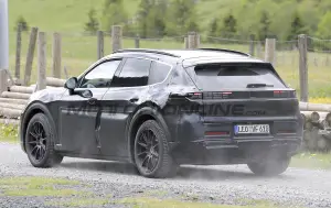 Porsche Cayenne EV - Foto spia 06-06-2024