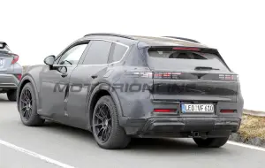 Porsche Cayenne EV - Foto spia 06-06-2024