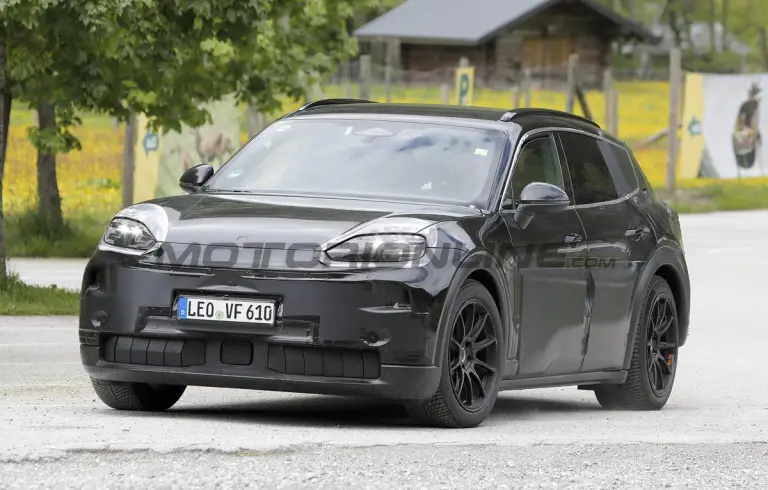 Porsche Cayenne EV - Foto spia 06-06-2024 - 3