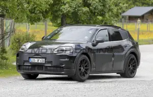 Porsche Cayenne EV - Foto spia 06-06-2024