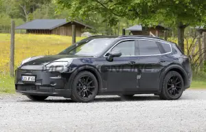 Porsche Cayenne EV - Foto spia 06-06-2024