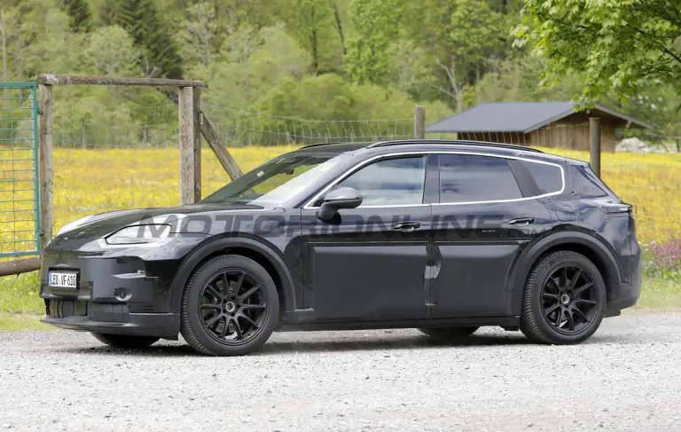 Porsche Cayenne EV - Foto spia 06-06-2024 - 5