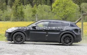 Porsche Cayenne EV - Foto spia 06-06-2024