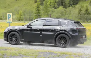 Porsche Cayenne EV - Foto spia 06-06-2024
