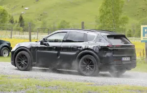 Porsche Cayenne EV - Foto spia 06-06-2024