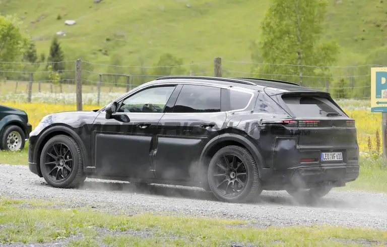 Porsche Cayenne EV - Foto spia 06-06-2024 - 13