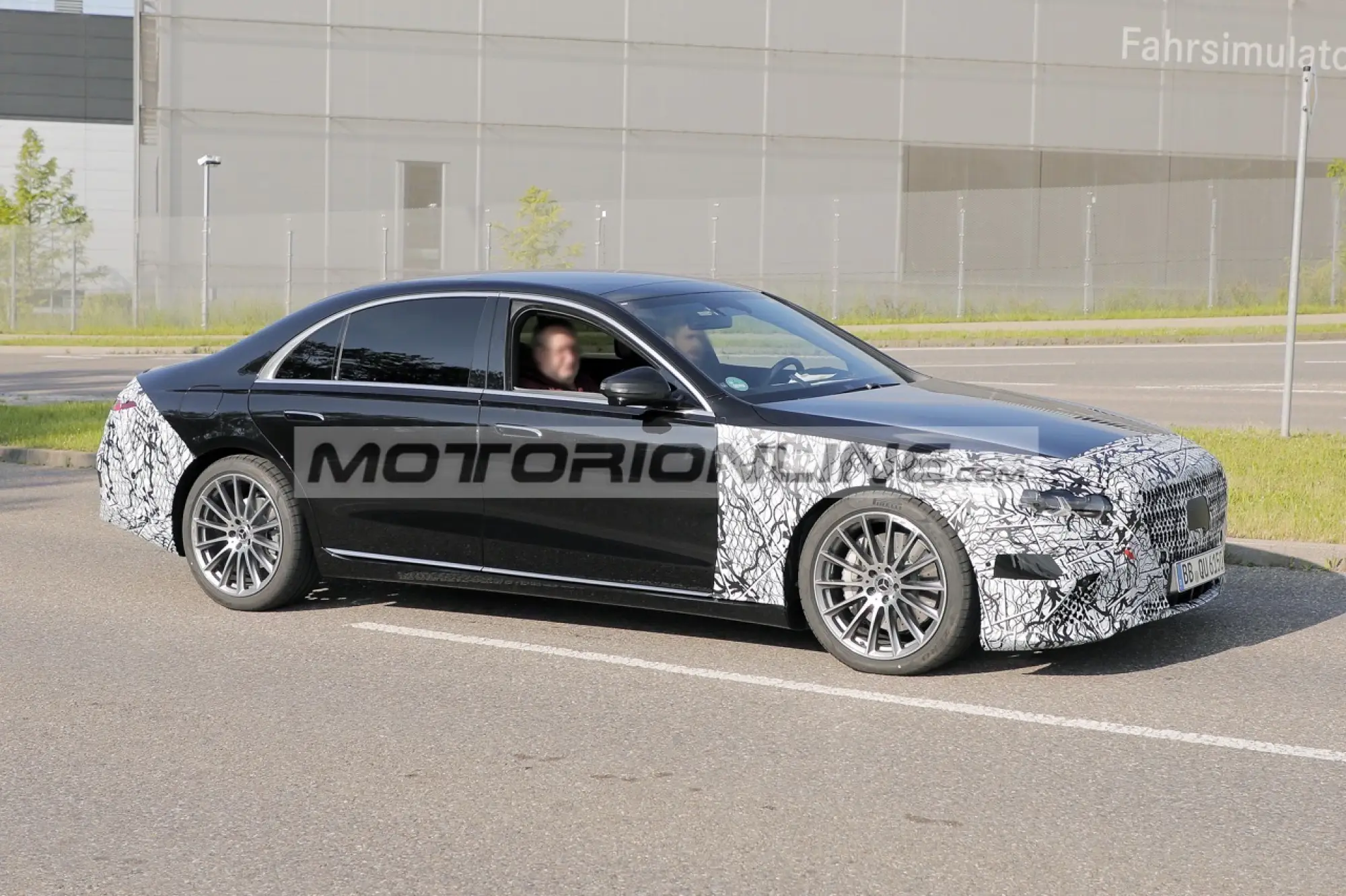 Mercedes Classe S 2025 - Foto spia 7-6-2024 - 9