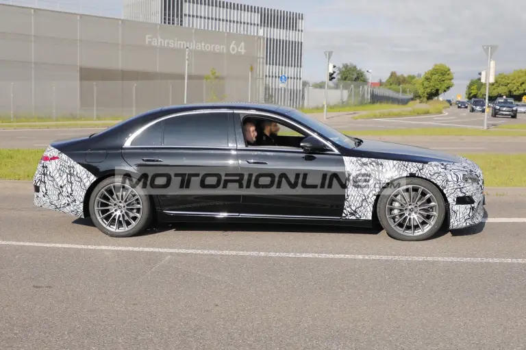 Mercedes Classe S 2025 - Foto spia 7-6-2024 - 4
