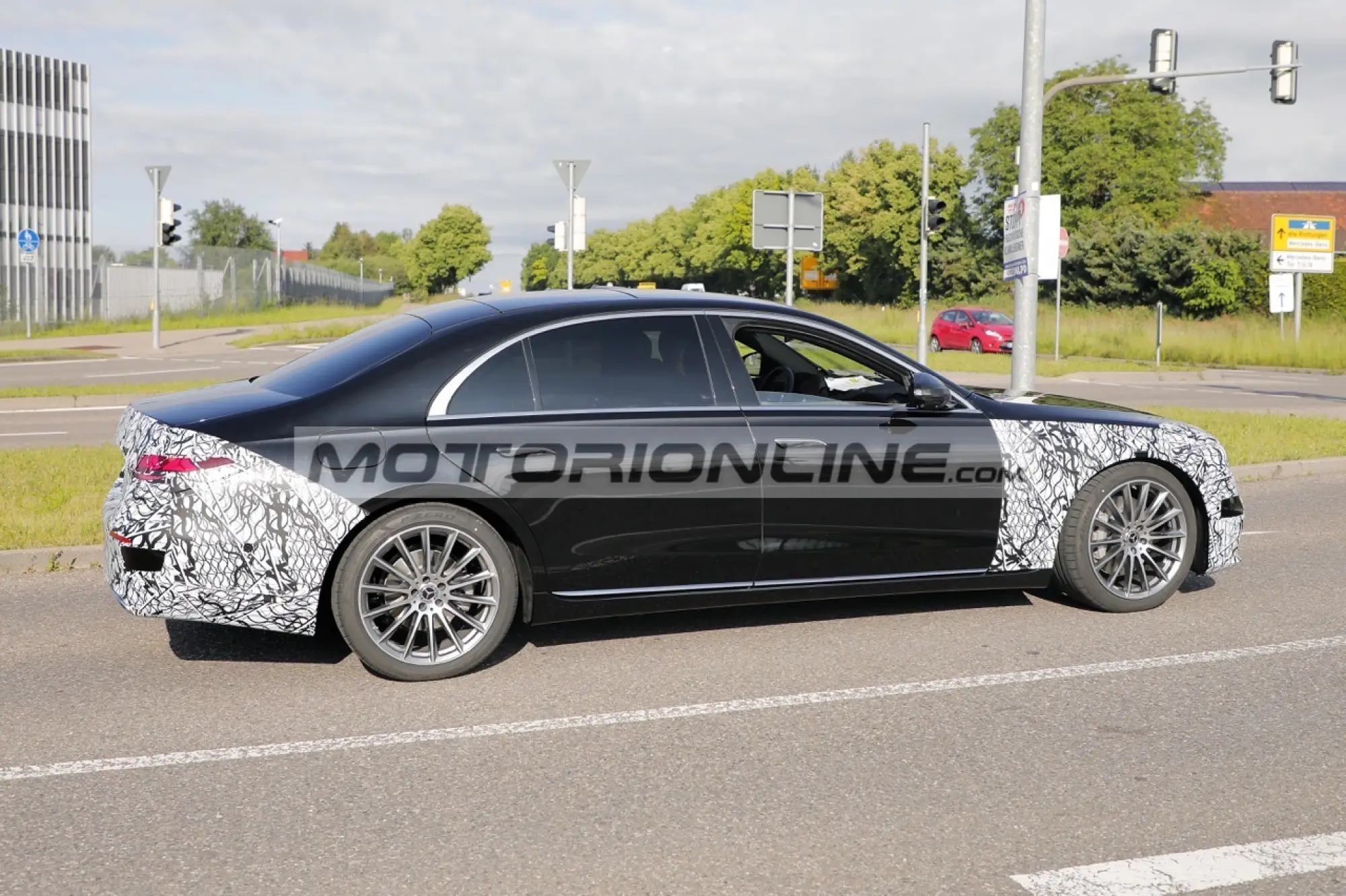 Mercedes Classe S 2025 - Foto spia 7-6-2024 - 6