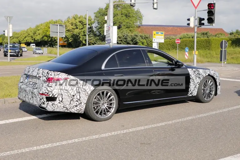 Mercedes Classe S 2025 - Foto spia 7-6-2024 - 7