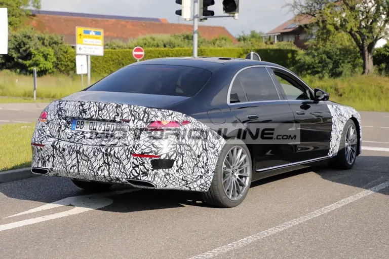 Mercedes Classe S 2025 - Foto spia 7-6-2024 - 11