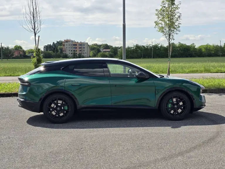 Lotus Eletre 2024 prova - 11